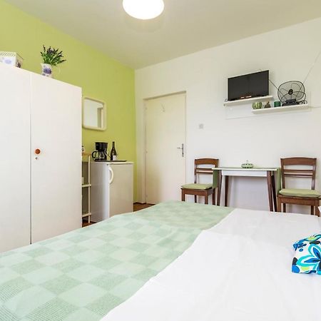 Muzic Budget Double Room 말리로시니 외부 사진