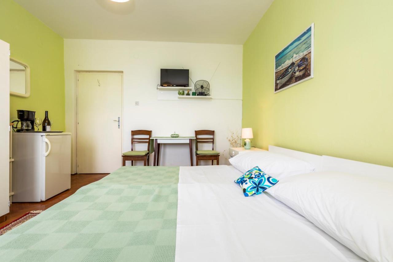 Muzic Budget Double Room 말리로시니 외부 사진