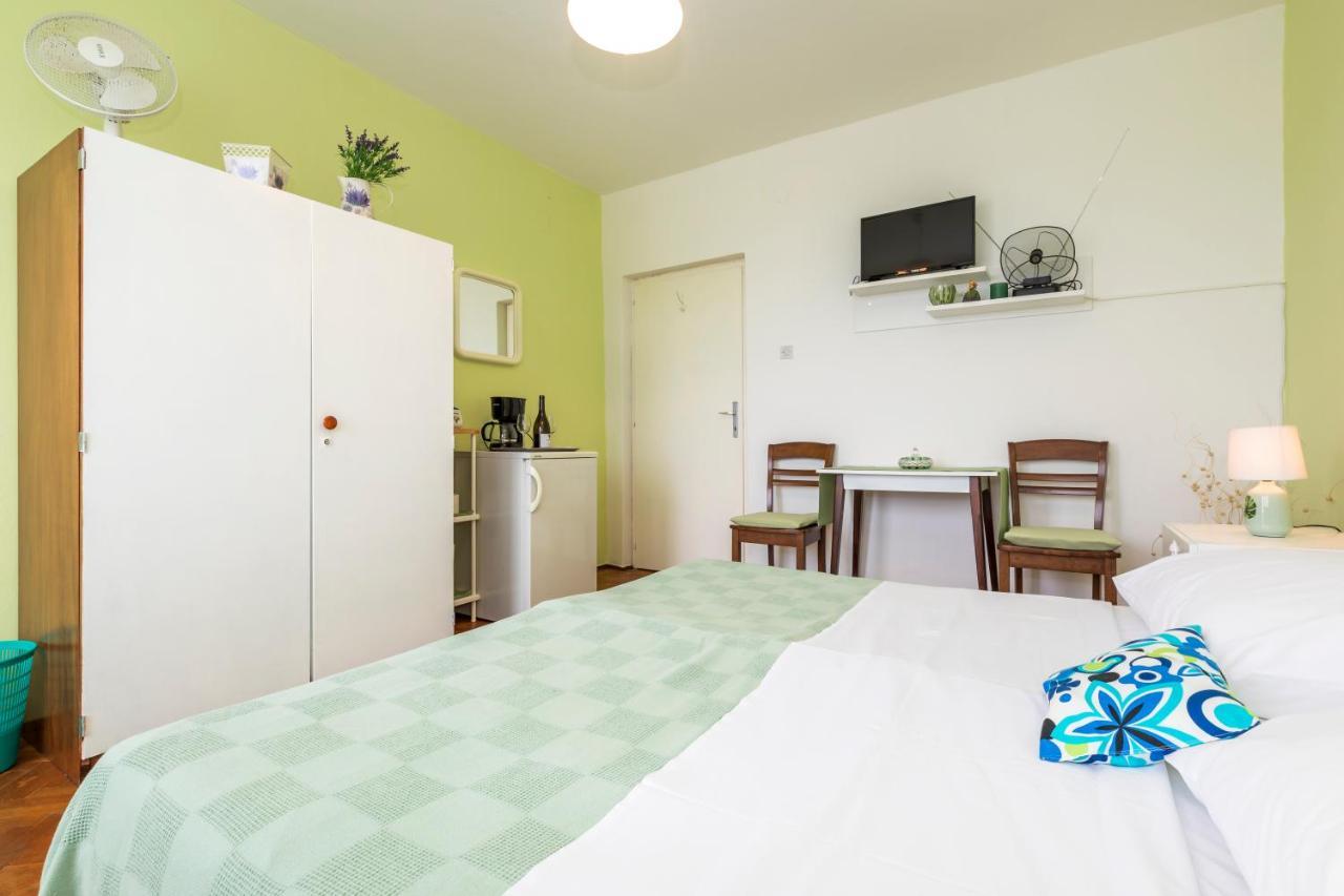 Muzic Budget Double Room 말리로시니 외부 사진
